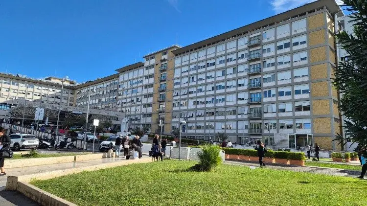 Los médicos del Papa: una evolución postoperatoria normal